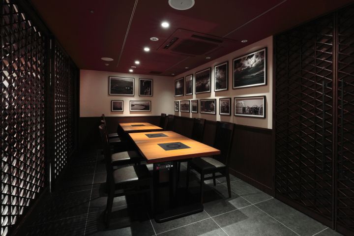 暗黑系的火鍋店設(shè)計(jì)風(fēng)格